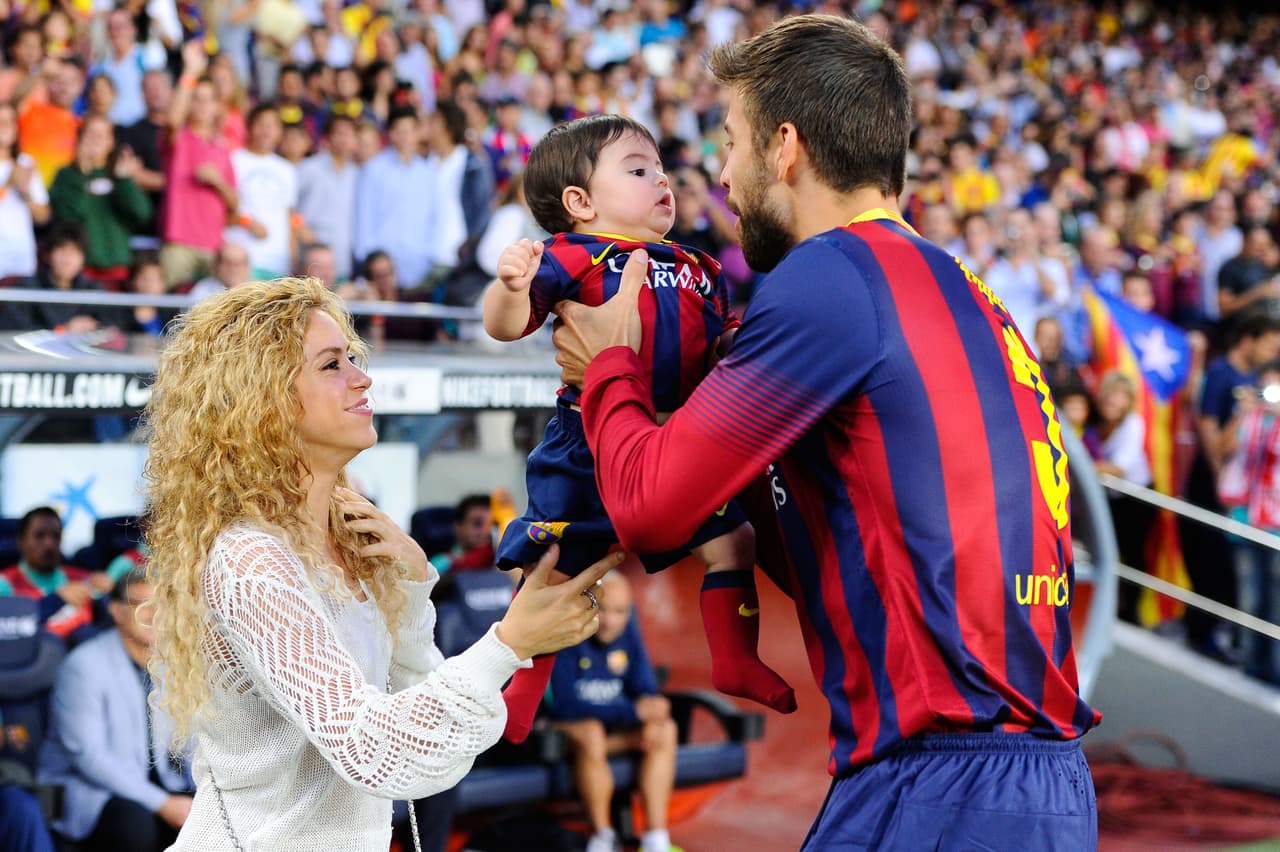 Al delantero hace poco le preguntaron si se molestaba cuando simplemente lo llamaban “el marido de Shakira”, y Piqué contestó: “En absoluto, a mí me gusta que no me reconozcan”.