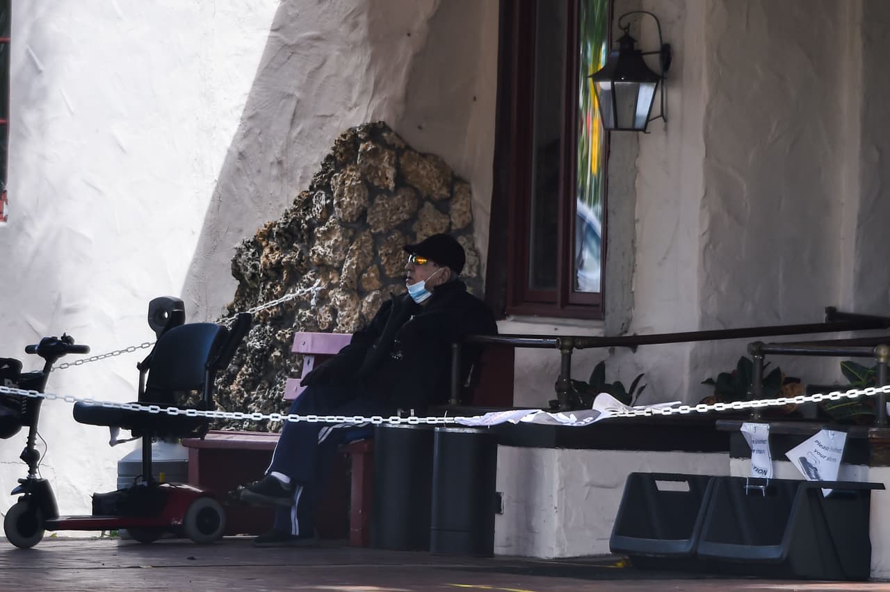Los primeros en vacunarse serán los ancianos que viven en los asilos. 
<br>