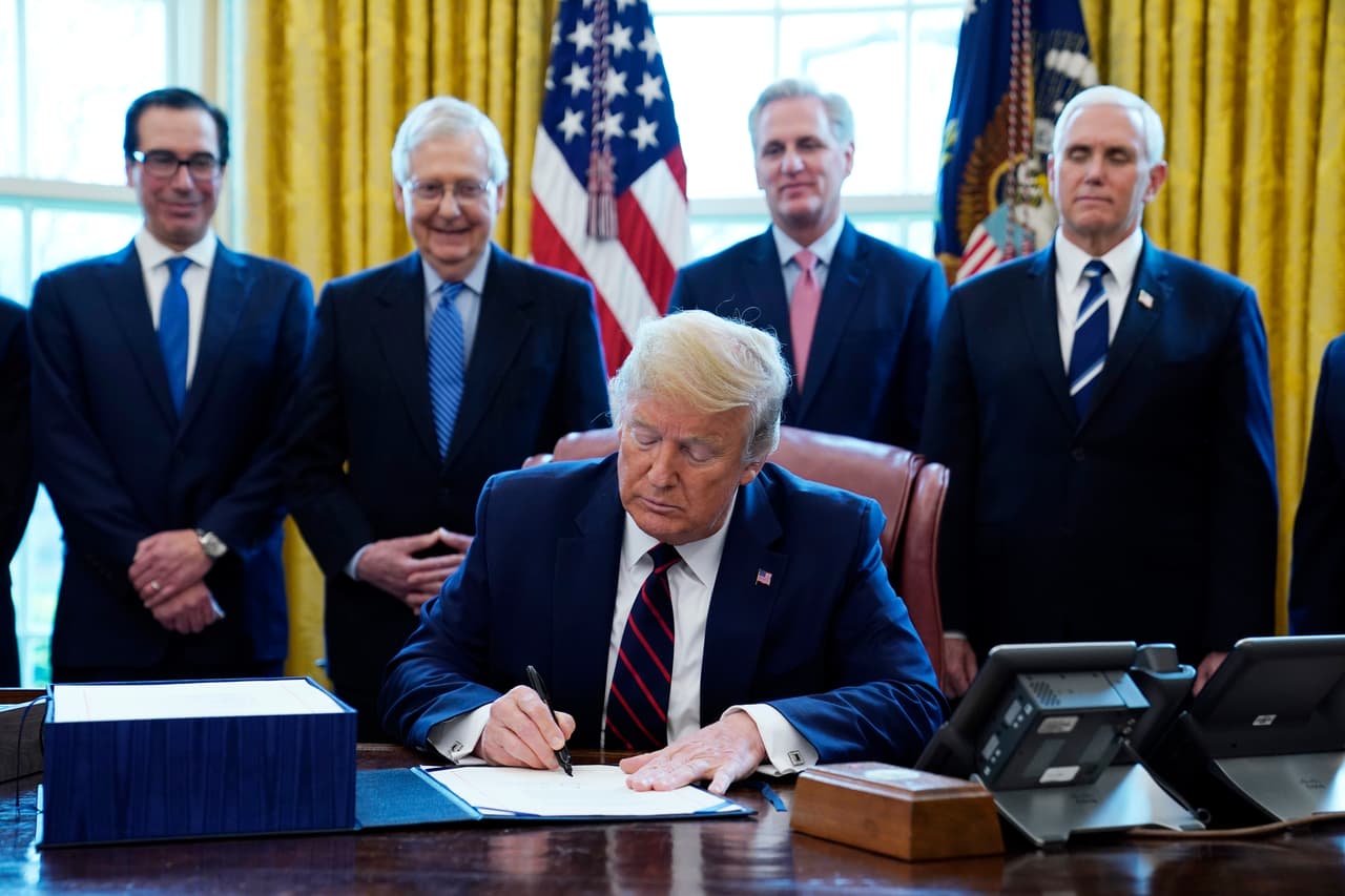 De forma similar al 
<a href="https://www.univision.com/noticias/dinero/si-tienes-preguntas-sobre-tu-cheque-de-ayuda-en-este-numero-telefonico-del-irs-pueden-ayudarte" target="_blank">primer estímulo por coronavirus</a> que formó parte de la Ley CARES, el plan de estímulo de los senadores republicanos planea incluir un pago único de $1,200 bajo el mismo umbral de ingresos de su predecesor, es decir, para los individuos que ganen hasta 75,000 dólares anuales con la posibilidad de duplicarlo a $2,400 para las parejas que perciban menos de $150,000 y presenten su declaración de impuestos de manera conjunta.