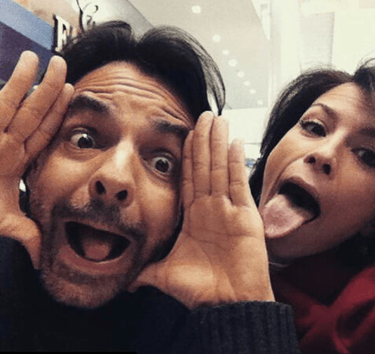 En 2016 el actor celebró con esta fotografía cuatro años de haberse comprometido en matrimonio con la actriz.