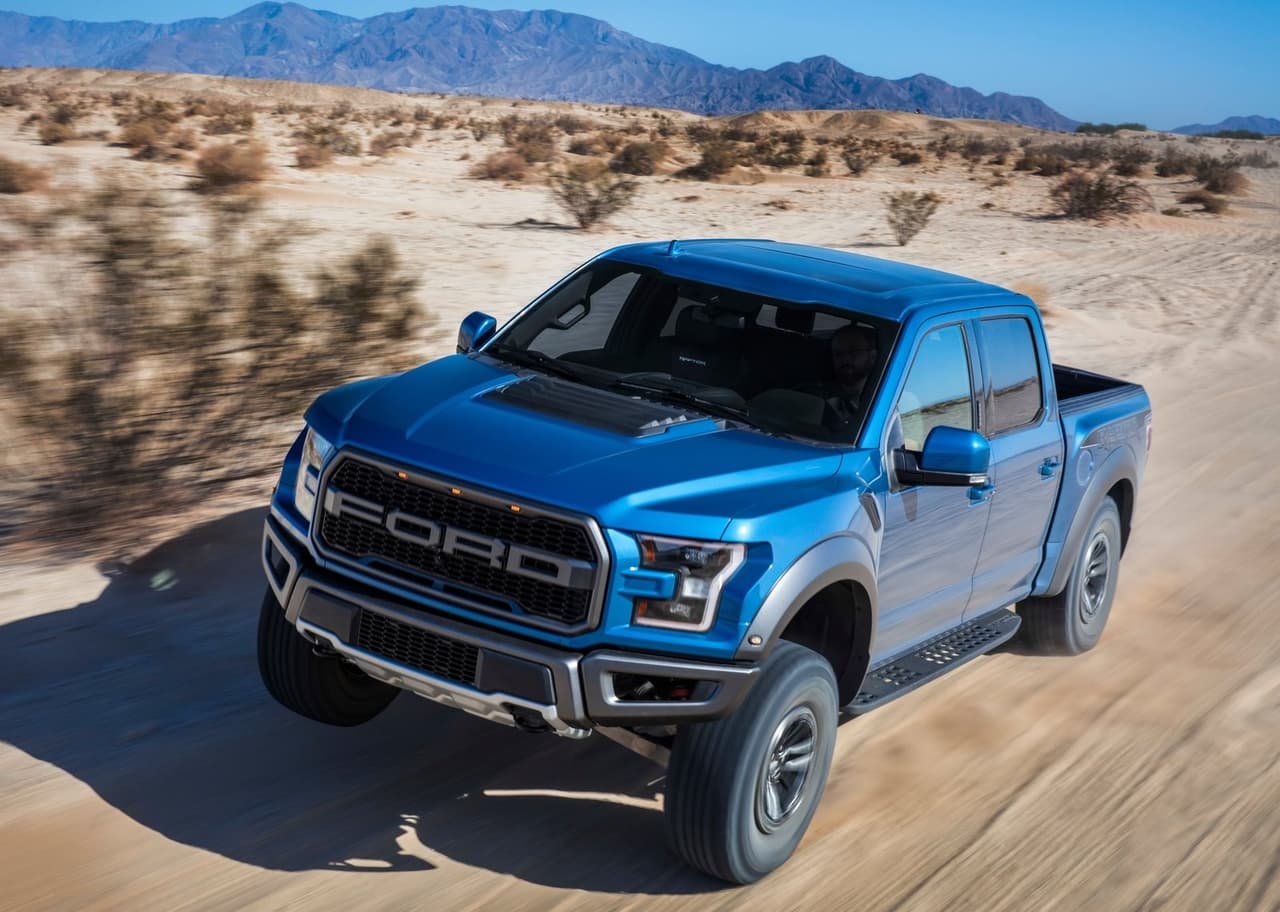 <h3 class="cms-H3-H3"><u><b>Ford F-150 Raptor 2019</b></u></h3>
<br>
<br>
<b>Motor:</b> V6 de 3.5 litros doble turbo 
<br>
<b>Potencia/Torque:</b> 450 hp/510 lb-pie
<br>
<b>Precio en EEUU:</b> $55,000 - $70,000