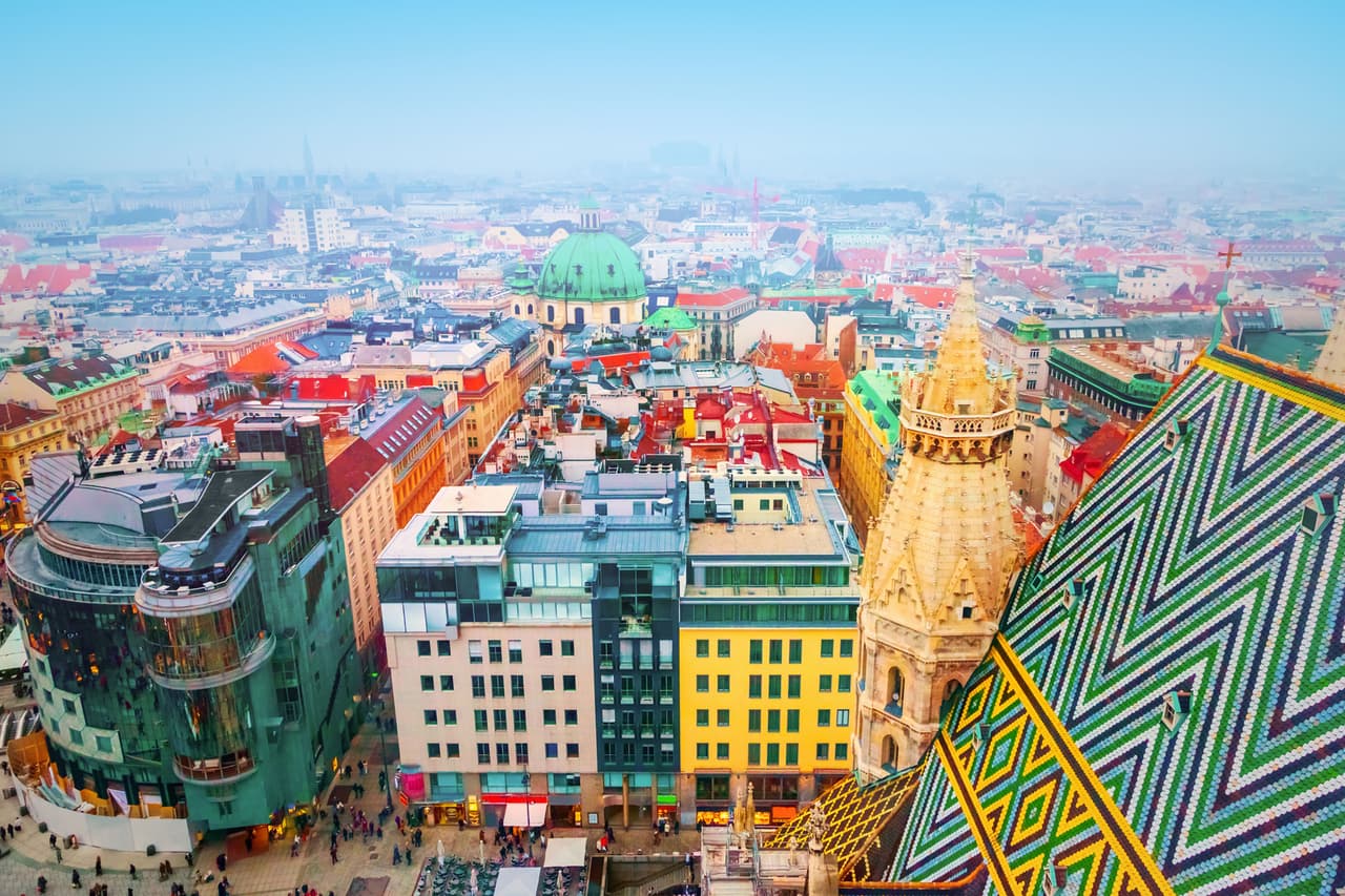 <b>Puesto 4. Austria.</b>
<br>
<br>Tasa más alta de impuesto sobre la renta personal en 2021: 55.00%.
<br>
<br>En este país se aplica la tasa máxima a ingresos anuales superiores a un millón de euros (1,132,321 dólares). No hay impuesto sobre la renta sobre las ganancias anuales inferiores a 11,000 euros (12,444 dólares).
<br>