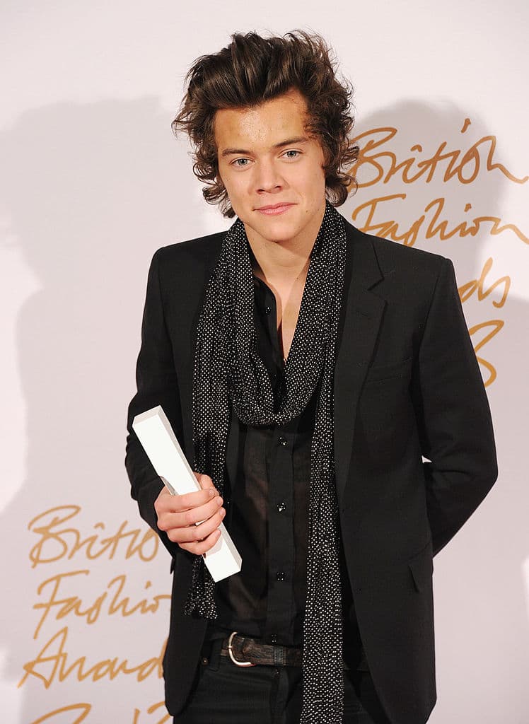 Antes de aparecer en la película 'Dunkirk', Harry se cortó el pelo largo para el papel y lo donó. Su cabello se destinó a una organización llamada Little Princess Trust, que fabrica pelucas para niños que están recibiendo tratamiento contra el cáncer.