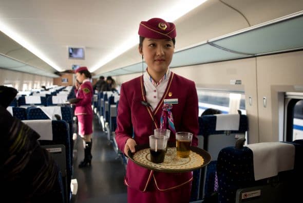 Con la apertura de esta línea, China se afianza como el líder mundial en la alta velocidad ferroviaria, con más de nueve mil 300 kilómetros en funcionamiento en todo al país.