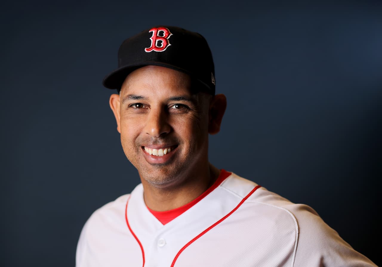 <b>Álex Cora, manager de los Red Sox de Boston.</b> Cuando el equipo ganador de la serie mundial de 2018 fue invitado a la Casa Blanca a principios de 2019 la visita se pospuso debido al cierre del gobierno. Cuando se reactivó la invitación, Cora, quien también es de Puerto Rico, no asistió y dijo que "no se sentiría cómodo celebrando en la Casa Blanca".
