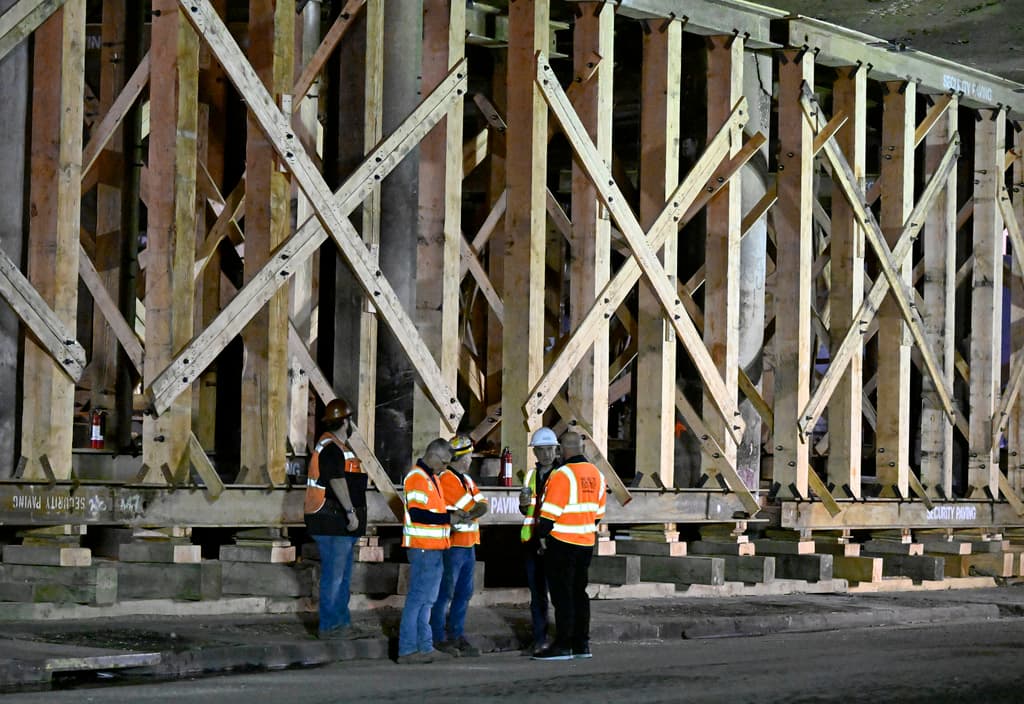 Los carriles cuentan con refuerzos, mientras se completan los trabajos.