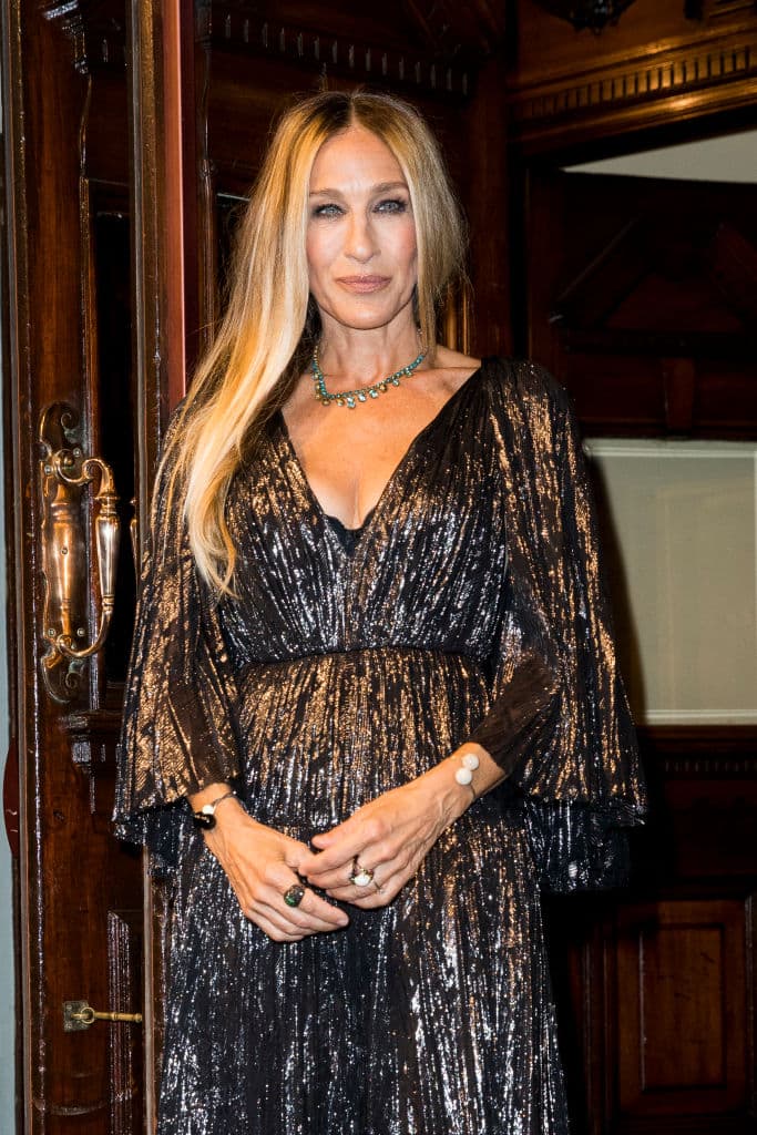 La actriz de 56 años contó que el elenco femenino de la serie vive "una misoginia que no le habría tocado a un hombre" por mostrarse envejecidas en la continuación de la serie.