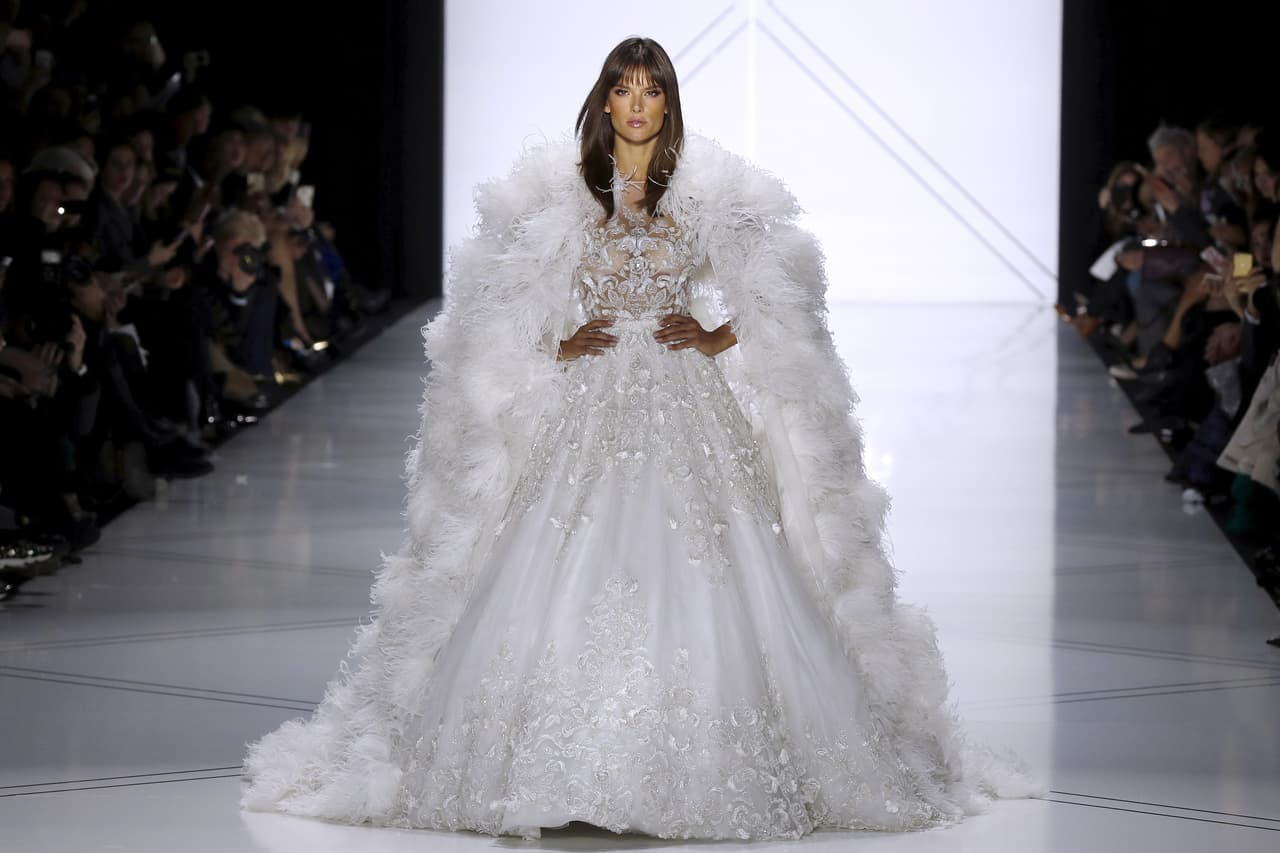 Esta pareja ya había sido muy comentada para la boda de Meghan debido a que fueron elegidos para diseñar el vestido de compromiso de la duquesa de Sussex.