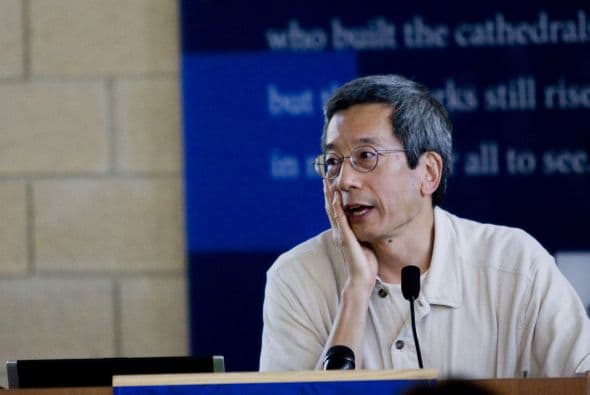 9 - Universidad de California, San Diego | Colegiatura: $12,128 residente, $35,006 no residente. En la foto Roger Tsien, Premio Nobel de Química 2008, profesor de UC San Diego.