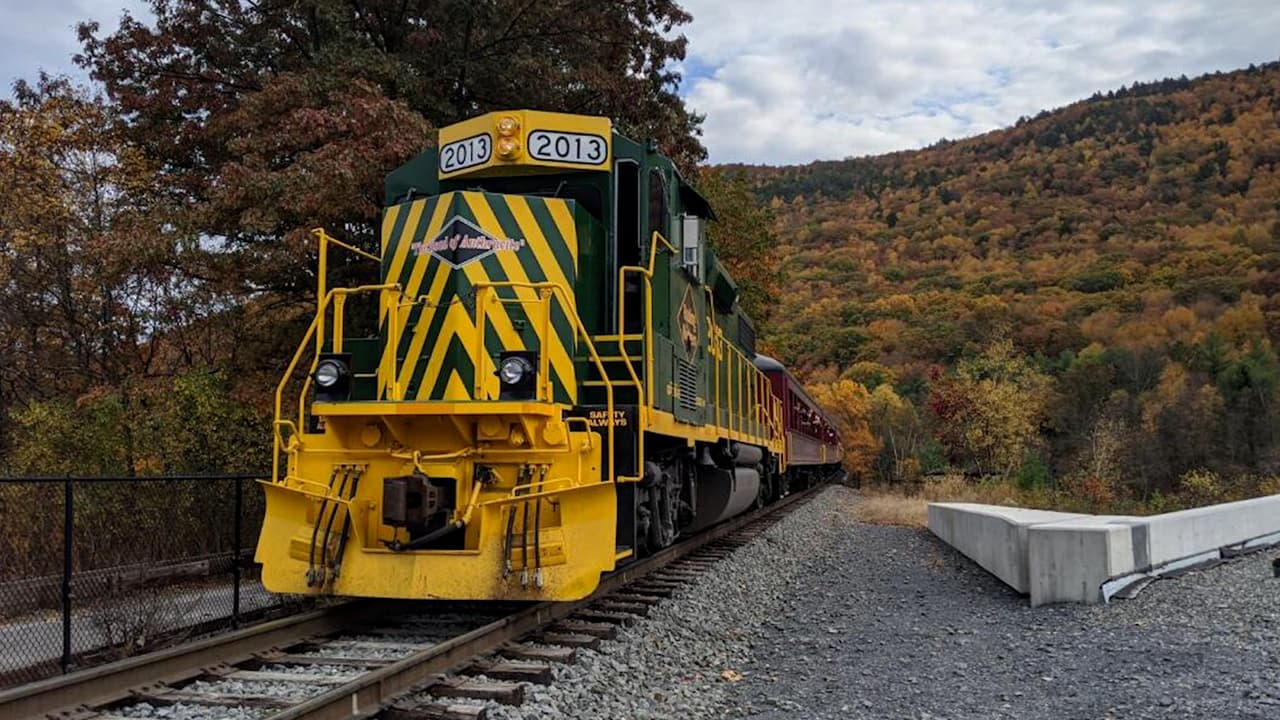 Un paseo de otoño por los bosques de Pensilvania puede ser una experiencia única y llena de color, pero si le sumas un paseo en tren a la ecuación, la aventura llega a otros niveles, sobre todo cuando se tiene a pequeños “maquinistas” en casa. Acá algunos de los paseos que no puedes perderte en el estado esta temporada.