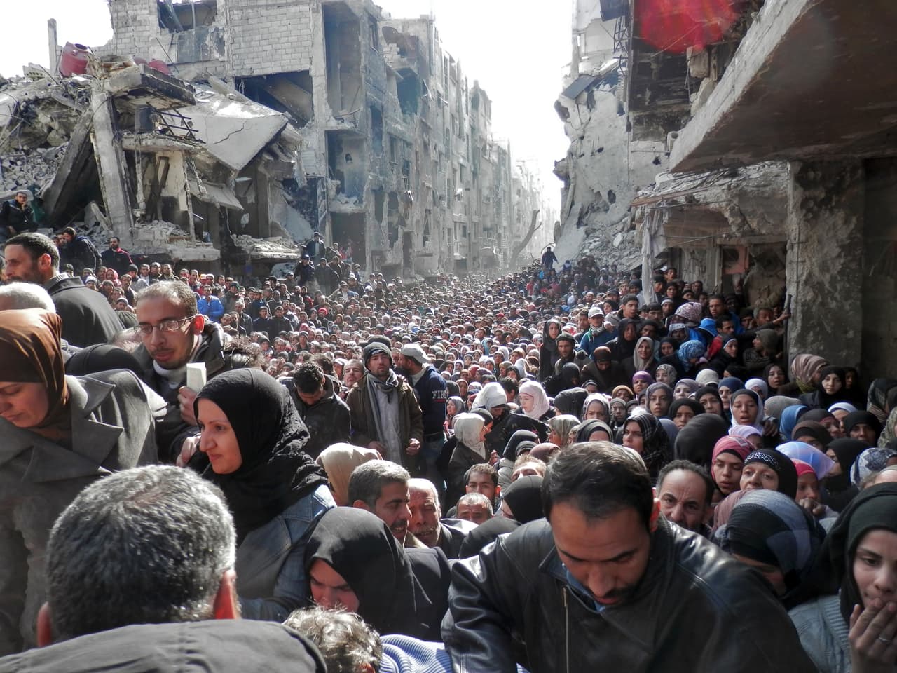 <b>Siria</b>. Advertencia de viaje actualizada el 6 de abril de 2021.
<br>
<br>El mapa de los CDC, 
<a href="https://www.cdc.gov/coronavirus/2019-ncov/travelers/map-and-travel-notices.html"><u>basado en la data mundial de la pandemia</u></a>, advierte que la mayoría de los países deben ser evitados por los estadounidenses. En el mapa están incluidos Canadá, México y el Reino Unido, entre muchos otros.