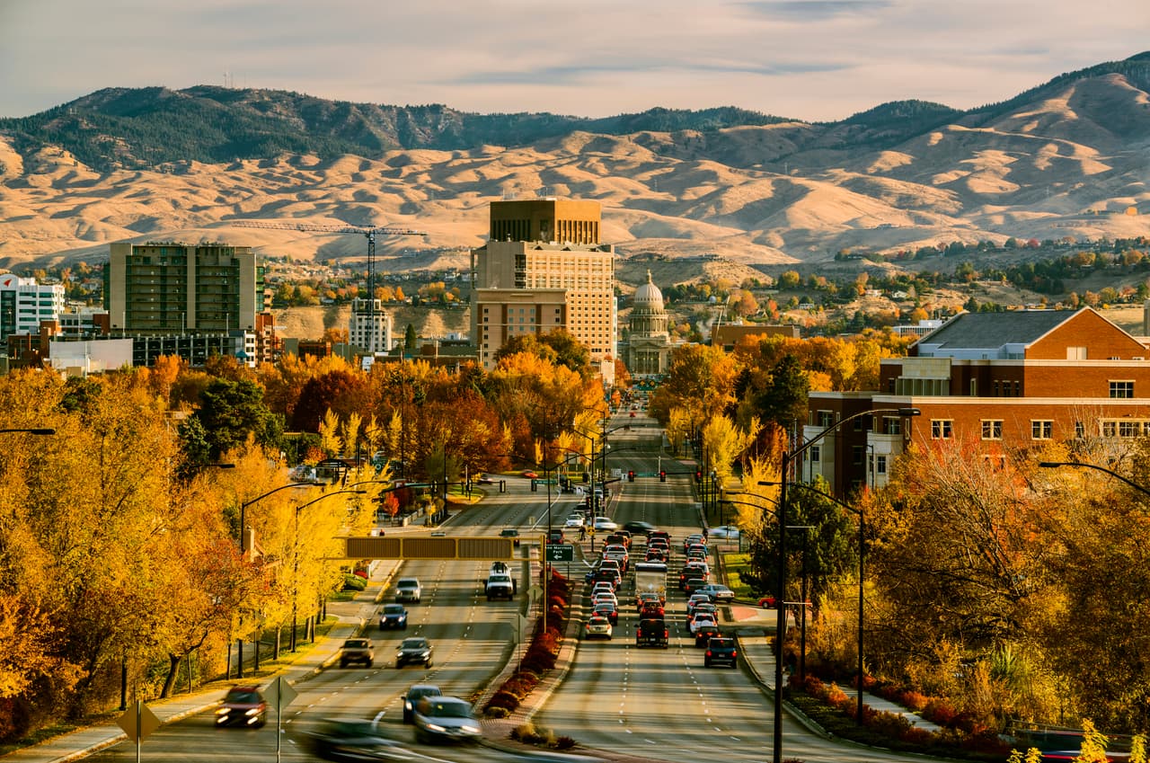 <b>3.</b> En la ciudad de 
<b>Boise, Idaho</b>, cayeron un 3.4%.