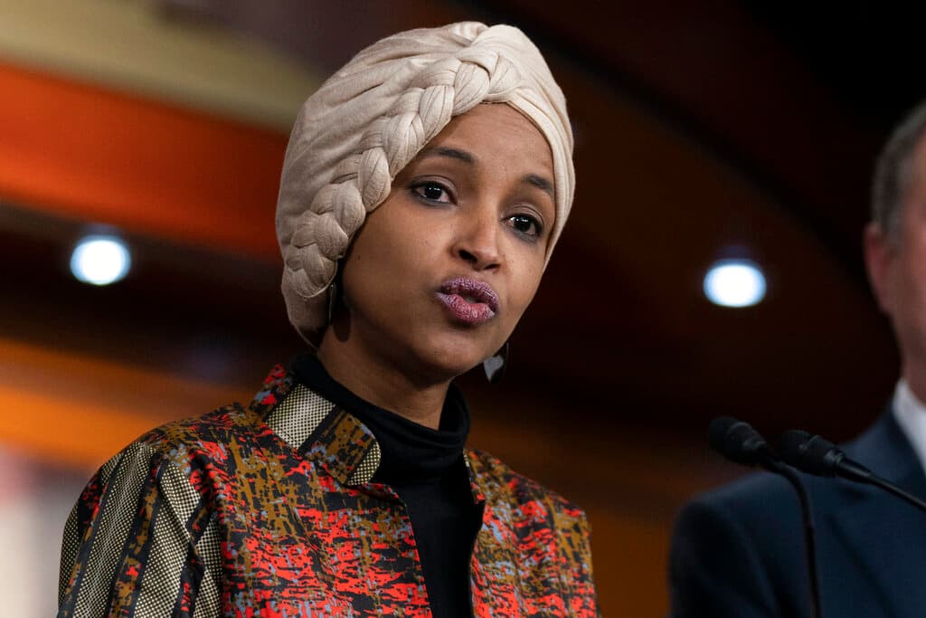 Los republicanos se preparan para sacar a Ilhan Omar del Comité de Asuntos Exteriores de la Cámara de Representantes