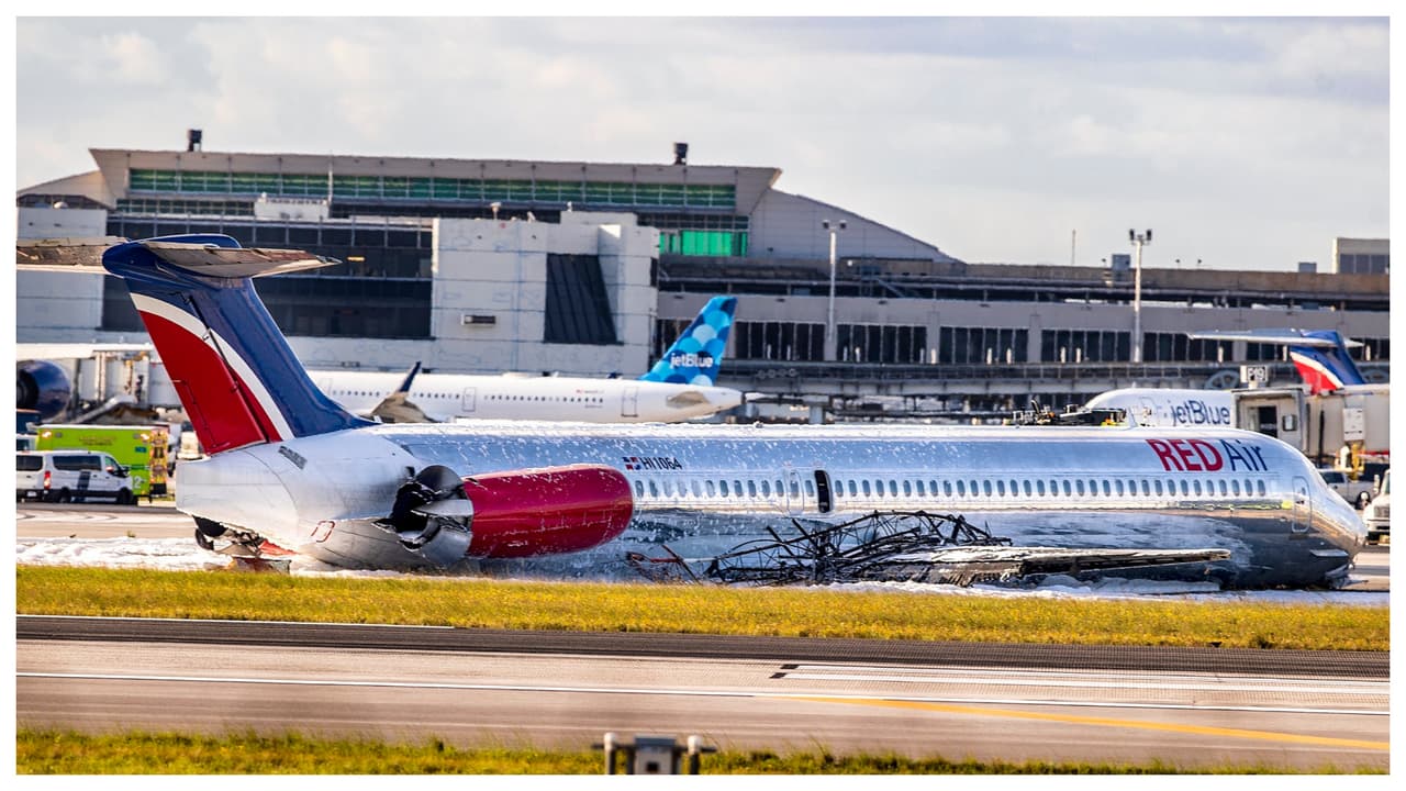 El miércoles en horas de la tarde el avión seguía a un lado de una de las pistas, mientras investigadores de la Junta Nacional de Seguridad en el Transporte llegaban a Miami para indagar sobre lo ocurrido.