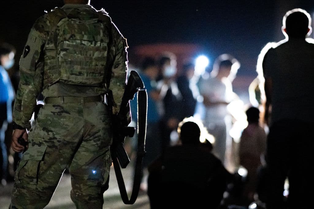 Greg Abbott anuncia que la Guardia Nacional de Texas comenzará a ayudar en los arrestos en la frontera