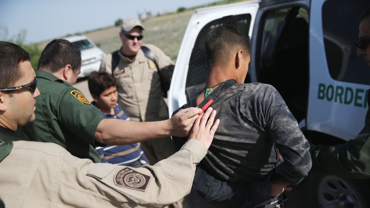 Detenciones de inmigrantes en la frontera sur bajan un 30% 