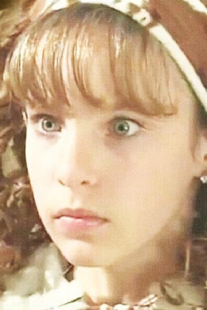El padre de 
<b><a href="http://www.univision.com/temas/belinda" target="_blank">Belinda</a></b>, junto con la productora 
<b>Rosy Ocampo</b>, anunció que la joven protagonista abandonaría el proyecto porque ya tenía otros compromisos laborales y escolares.