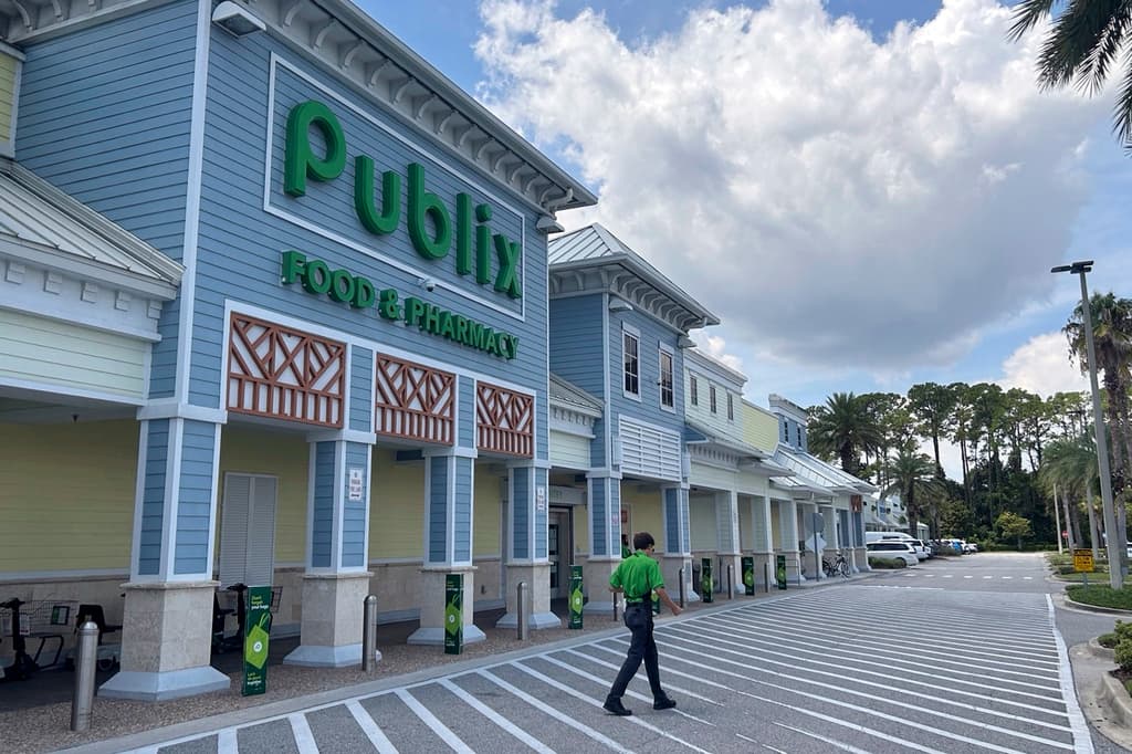 El boleto ganador se compró en un 
<b><a href="https://www.univision.com/local/miami-wltv/mega-millions-premio-mayor-1-58-mil-millones-neptune-beach-florida">Publix Super Market en Atlantic Boulevard en Neptune Beach, Florida</a></b>, dijeron funcionarios de la lotería local.
<br>