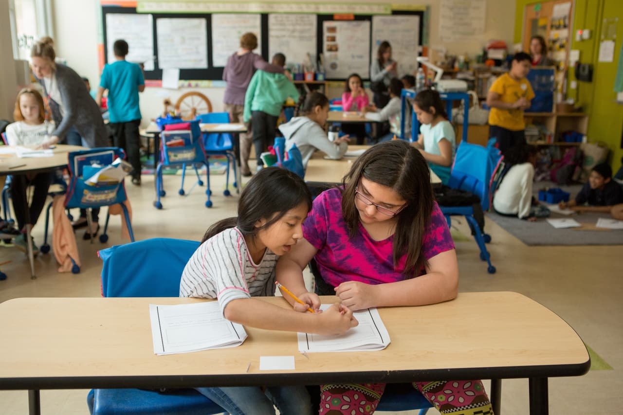 Estos niños inmigrantes aprendieron inglés en la mitad del tiempo, ¿cómo lo lograron?