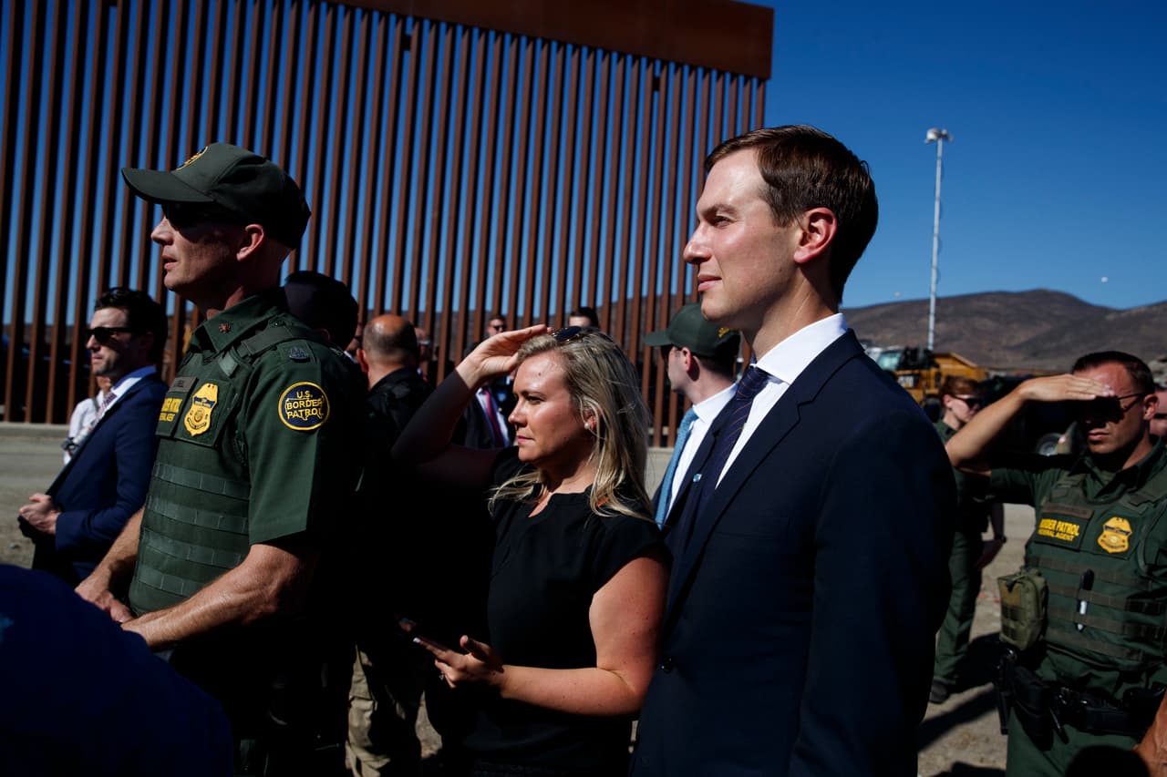 Entre la comitiva de Trump este miércoles en la zona fronteriza, se encontraba el yerno y asesor del presidente, 
<a href="https://www.univision.com/temas/jared-kushner">Jared Kushner</a>.