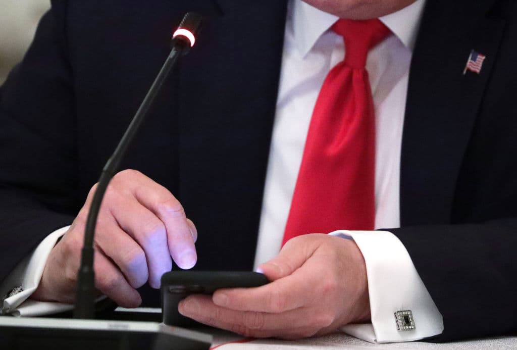 Twitter coloca una etiqueta de advertencia en un tuit de Donald Trump que contiene un video manipulado