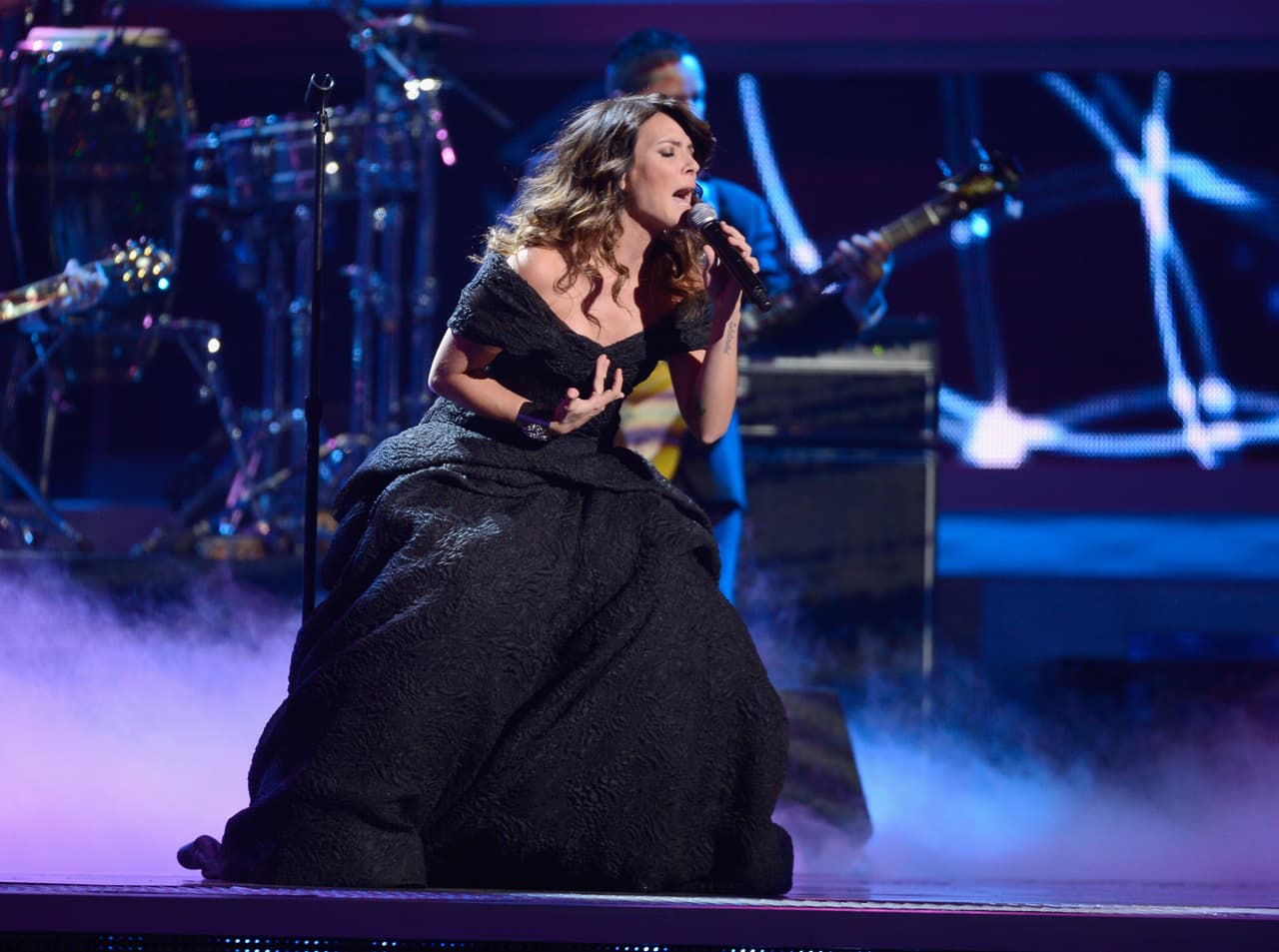 En 2012 fue parte de los performances de Latin GRAMMY con la canción 'Alguien'.
