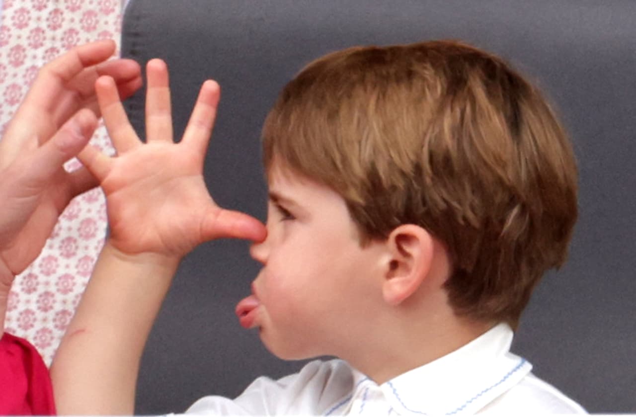 <b>"Todos los niños sanos lo hacen",</b> acotó, "a menos que le tengan pánico a sus papás o estén reprimidos". 
<br>