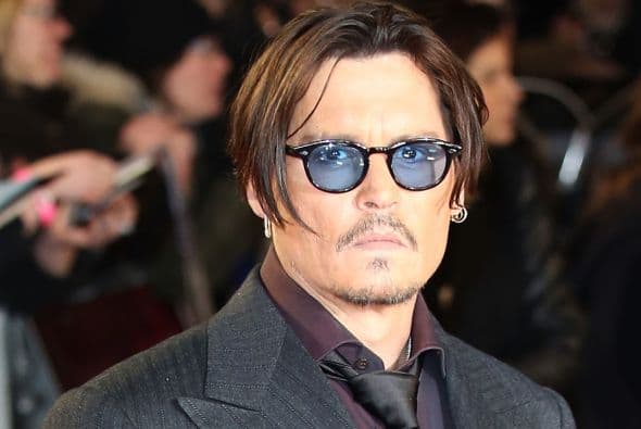 Johnny Depp no tenía un lugar fijo para vivir en su niñez ya que su familia se mudaba constantemente y su hogar eran hoteles en la carretera.