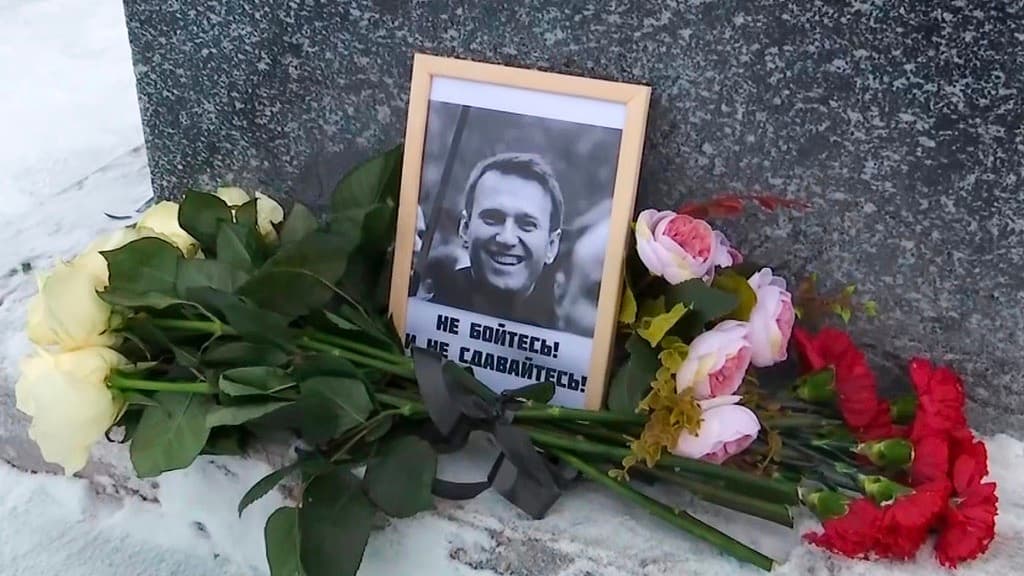 Por qué Rusia se niega a entregar el cuerpo de Alexei Navalny, el "enemigo número 1" de Putin fallecido en extrañas circunstancias