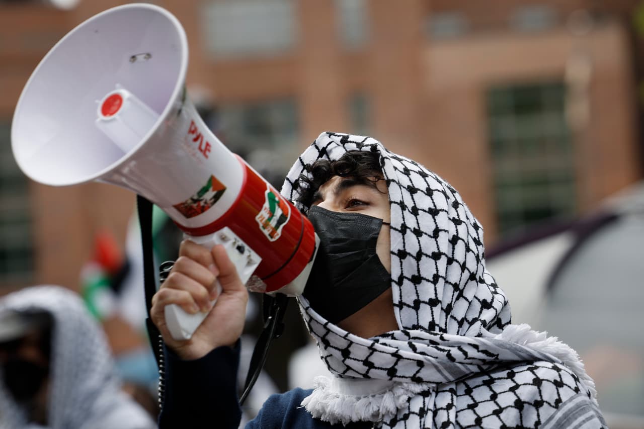Alumnos en el sitio entrevistados por varios medios de comunicación aseguran que se trata de un movimiento de solidaridad con el pueblo palestino, en demanda de que paren las matanzas, y que se desliga de Hamas.