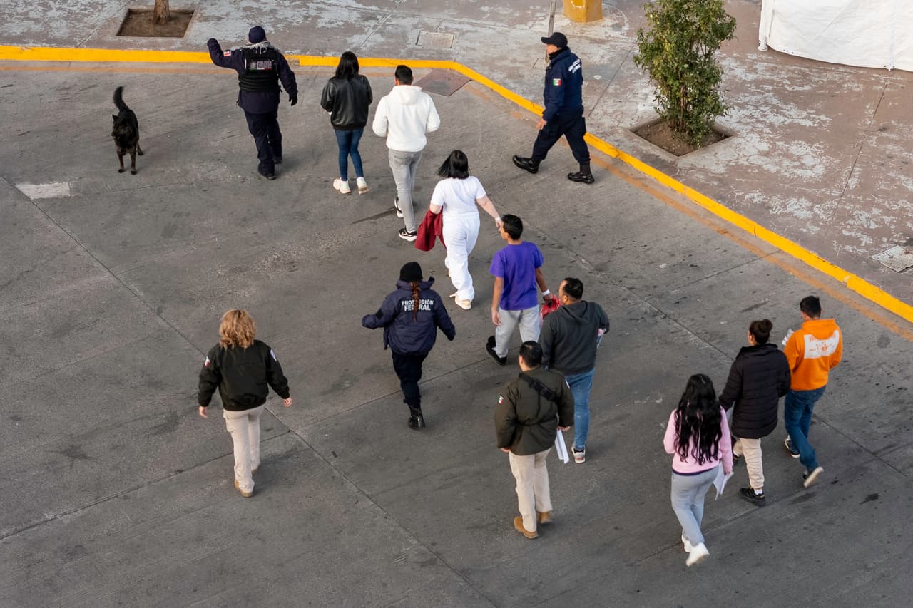 <b><a href="https://www.univision.com/local/arizona-ktvw/sonora-estado-emergencia-migrantes-frio" target="_blank">Sonora ha declarado estado de emergencia</a></b>, tanto por un descenso en las temperaturas como en previsión de un aumento en la llegada de personas deportadas de Estados Unidos.
