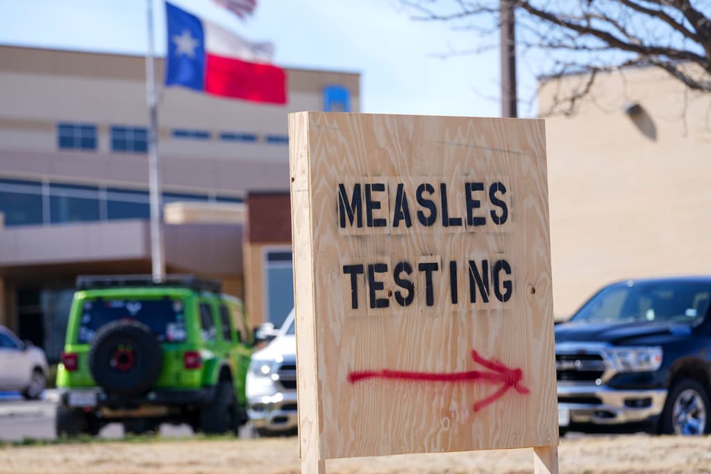 Qué se sabe del brote de sarampión en Texas y Nuevo México