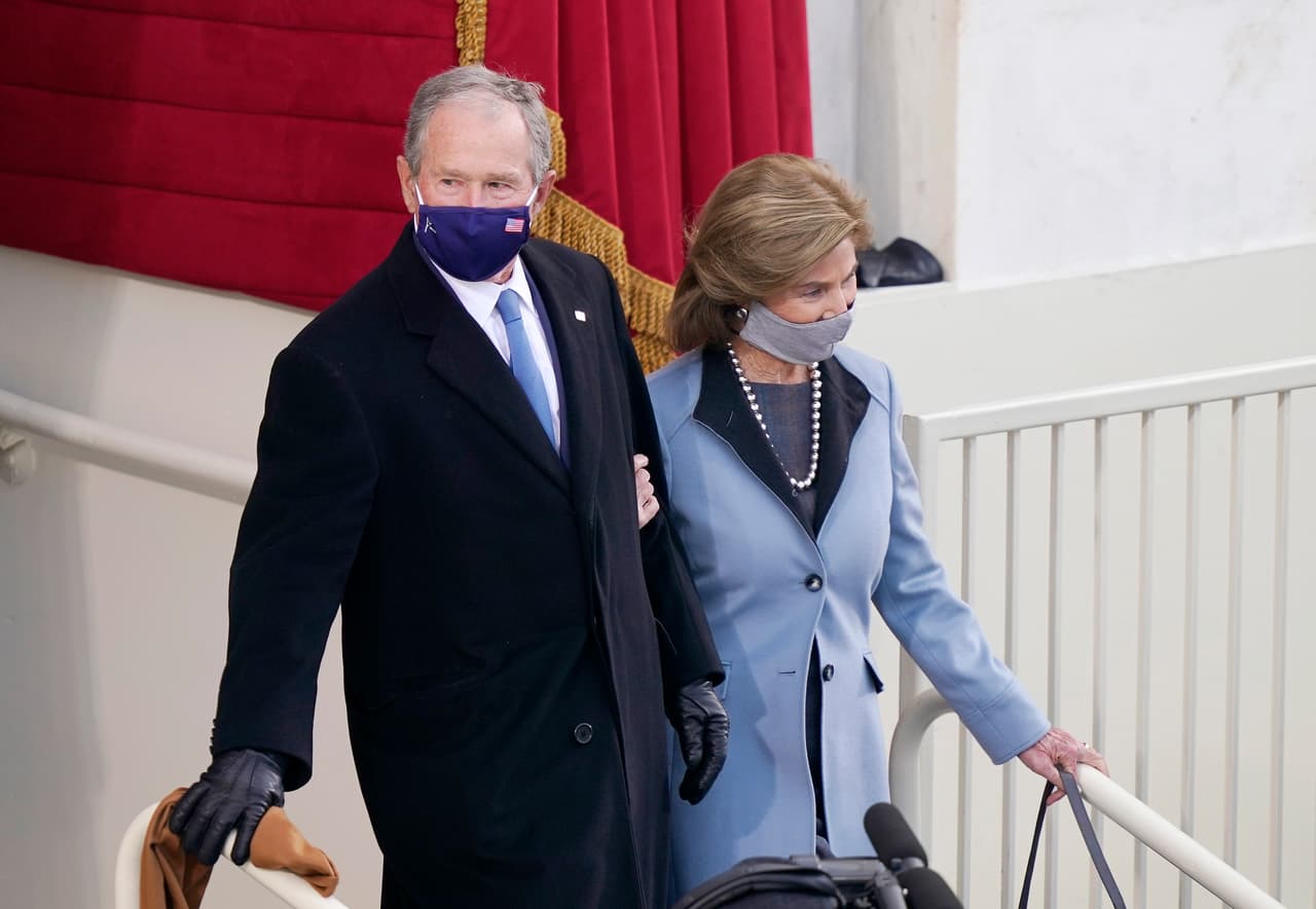 El expresidente republicano George Bush y su esposa Laura.