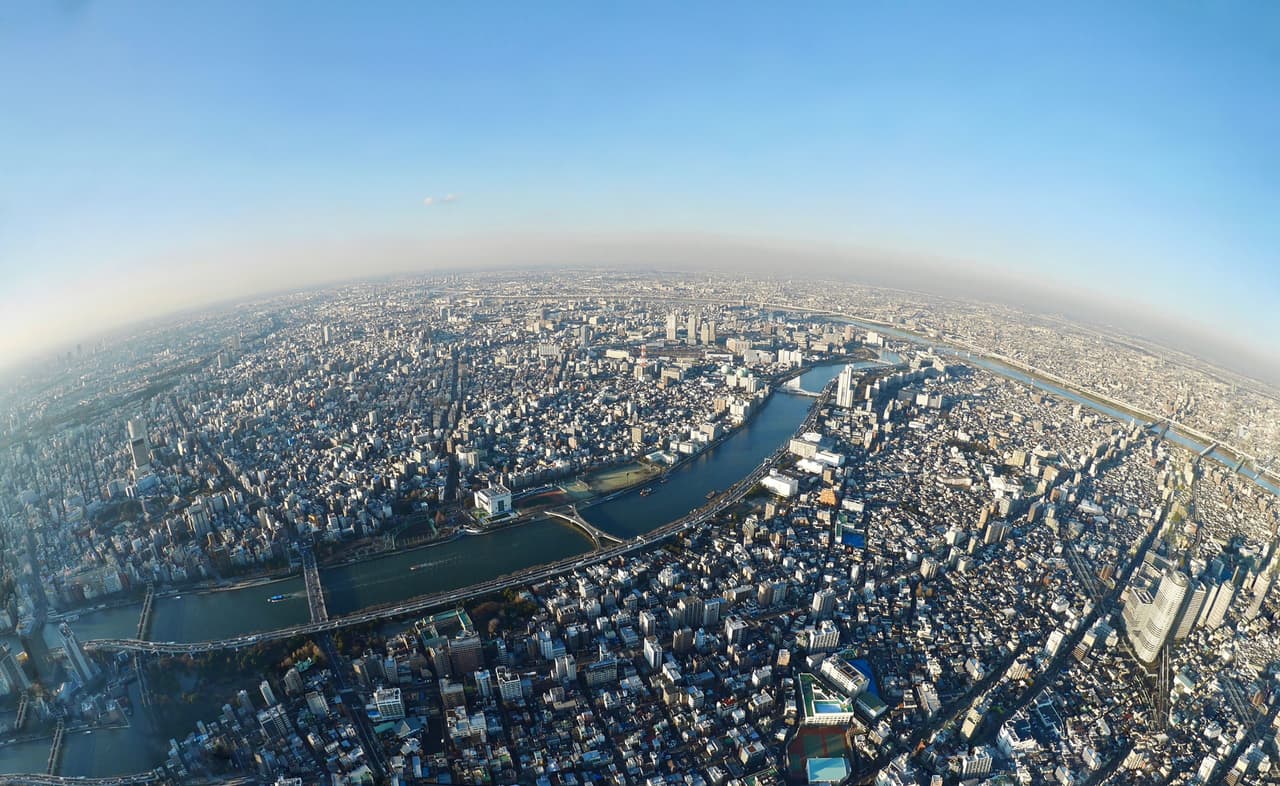 <b>Puesto 3. Japón</b>
<br>
<br>Tasa más alta de impuesto sobre la renta personal en 2021: 55.97%.
<br>
<br>En este país la tasa más alta se activa con un ingreso anual de más de 40,000,000 de yenes (350,494 dólares). Japón también cobrará una sobretasa especial hasta 2037 para financiar la reconstrucción de las áreas afectadas por el terremoto de 2013 y el desastre nuclear de Fukushima.
<br>