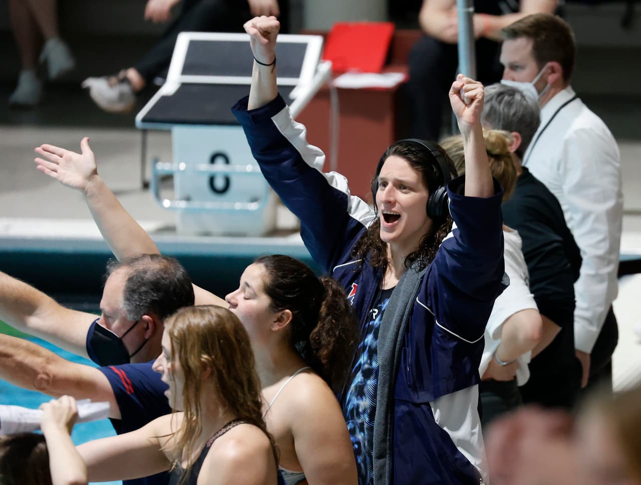 La historia detalla la 
<b>transición de Thomas</b>, sus logros y ambiciones atléticas, y el 
<b>conflicto dentro del equipo de natación femenino de Penn</b>. Se basó en dos entrevistas que 
<b>Thomas</b> dio en enero. El único otro medio con el que Thomas ha hablado esta temporada es 
<b>SwimSwam</b>, una publicación de nicho con sede en su natal 
<b>Austin</b>, 
<b>Texas</b>.