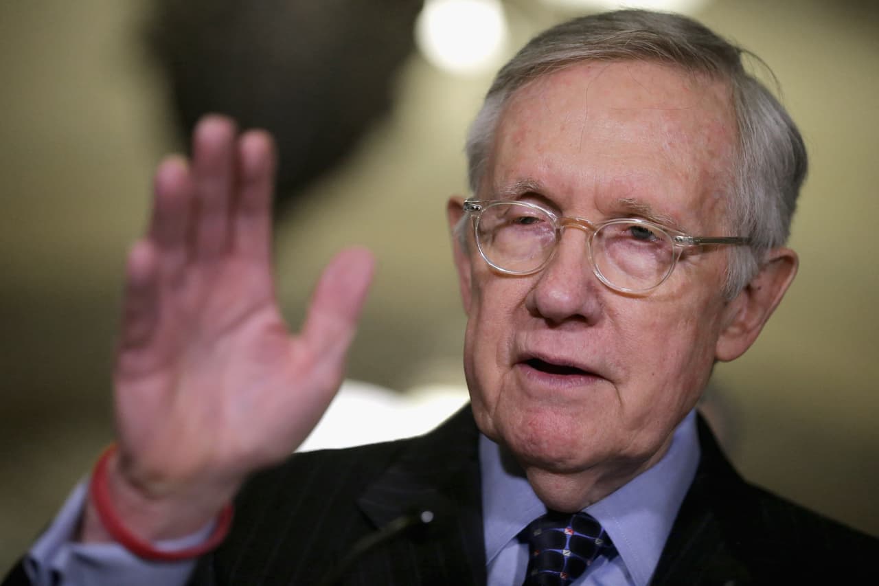 <b>Harry Reid</b>
<br>
<br>Político
<br>
<br>(2 de diciembre de 1939 – 28 de diciembre de 2021)
<br>
<br>Fue líder de la mayoría del Senado y el miembro del Congreso con más años de servicio en Nevada. Fue ampliamente reconocido como uno de los negociadores más duros en el Congreso.
<br>