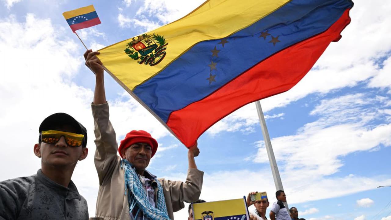 Expulsión de venezolanos "amplía la abusiva política de deportación fronteriza", denuncia informe