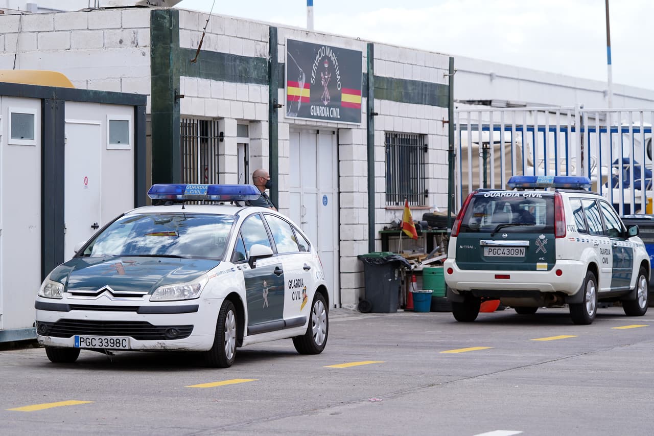 A principios de junio, las autoridades encuentran una botella de oxígeno y una funda nórdica en la misma zona donde apareció la lancha a la deriva. 
<b>El 8 de junio se confirma que ambos objetos pertenecen a Gimeno. </b>
<br>