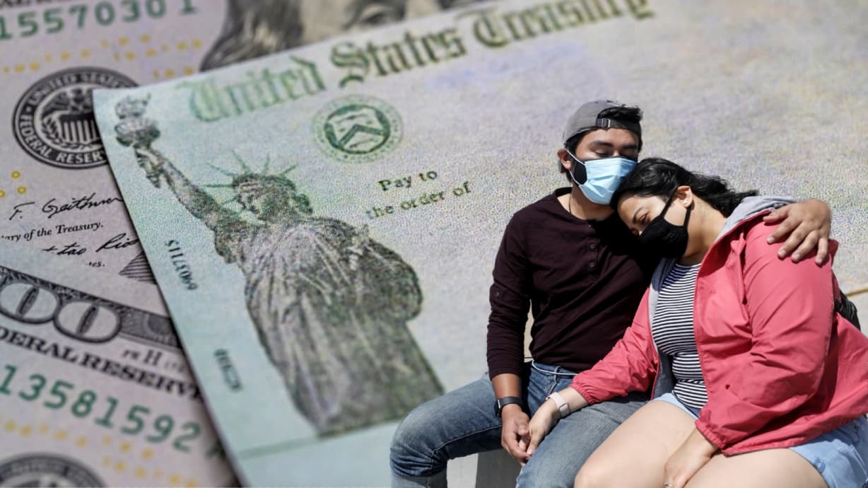 Las familias podrían recibir la mitad de su crédito total como pago periódico a partir de julio y hasta el resto del año, según la legislación. Luego, podrían reclamar la mitad restante en sus declaraciones de impuestos de 2021.