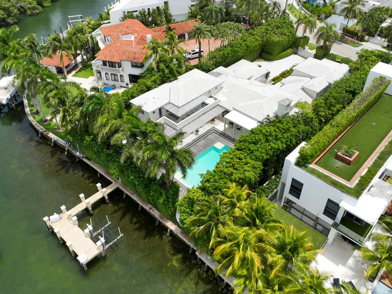 Se trata de la residencia que ella ya tenía en esa ciudad y que está
<b> valuada en 20 millones de dólares</b>, de acuerdo con El Nuevo Herald. 
<br>