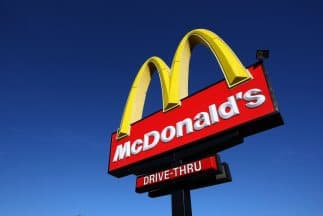Suben a 75 los casos de E. coli relacionados con las hamburguesas cuarto de libra de McDonald’s  