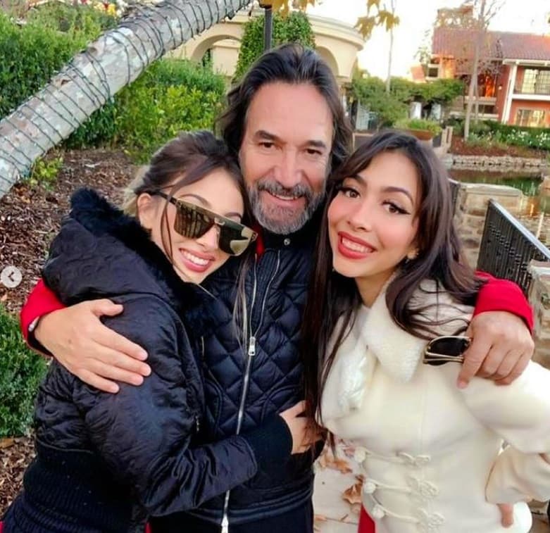 Para 
<a href="https://www.univision.com/musica/asi-han-crecido-las-hijas-de-marco-antonio-solis-el-buki-fotos">Alison</a> existe un requisito indispensable que deben cubrir aquellos que quieren enamorarla para poder presentarlos con su familia.