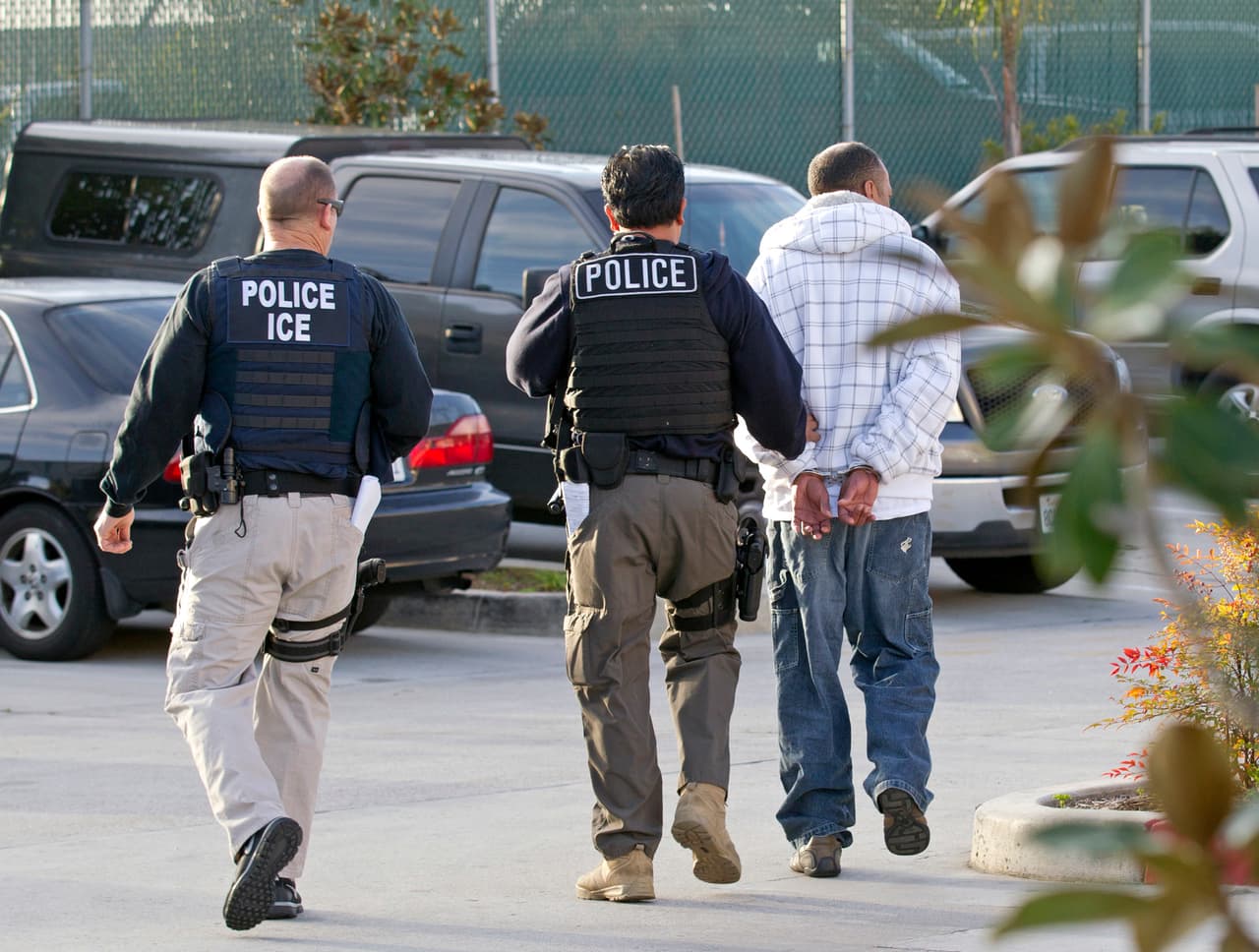 Aumentan los arrestos de ICE y el DUI se convierte en la principal causa de deportación en EEUU