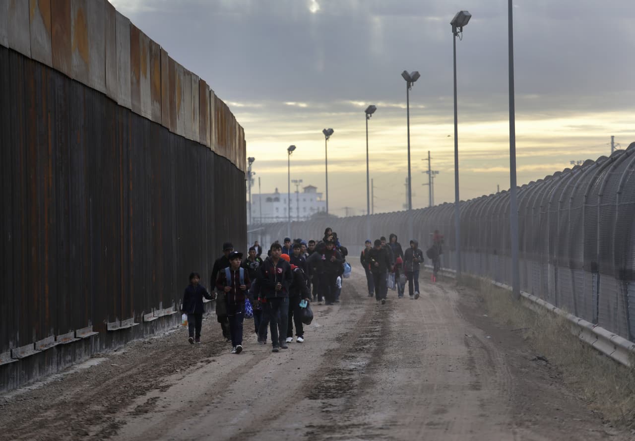 Abbott ha sido uno de los críticos más persistentes de la administración Biden sobre el temas migratorios.