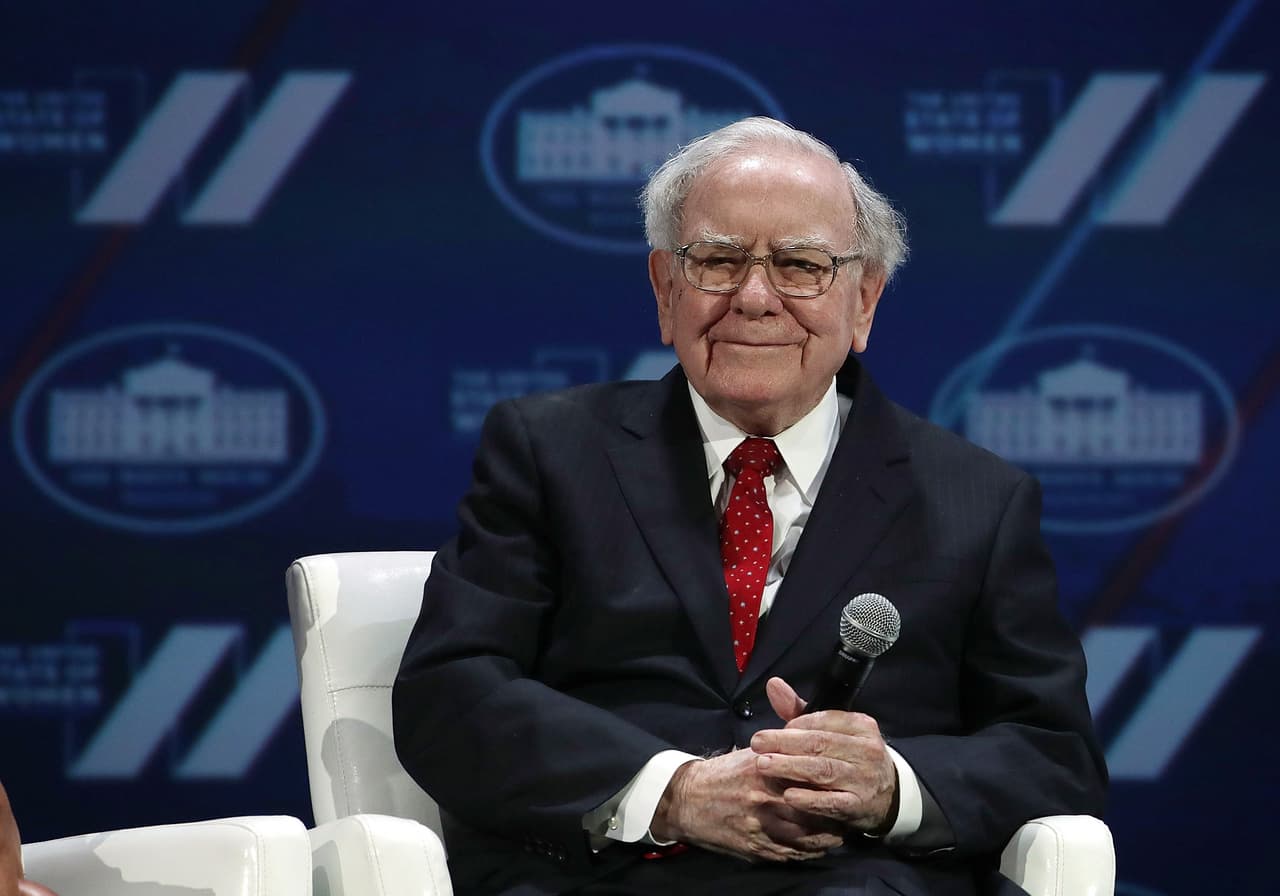 #3: Warren Buffett, accionista mayoritario de Berkshire Hathaway. Fortuna estimada: 60,800 millones. Buffet lanzó junto a Bill Gates 'Giving Pledge` ('El compromiso de dar'), una iniciativa filantrópica que propone donar al menos el 50% de su fortuna antes de morir o por medio de testamento.