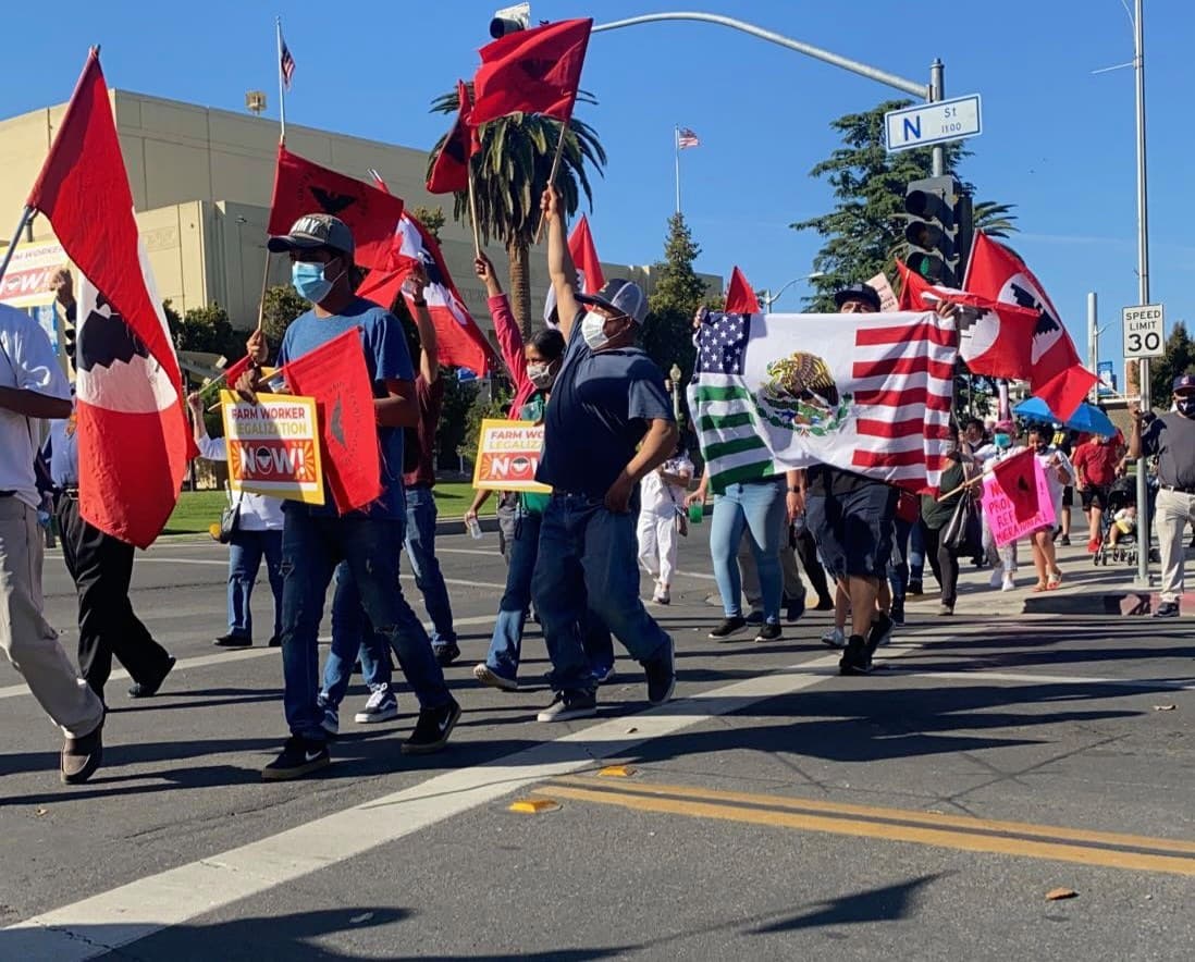 Campesinos continúan su marcha rumbo al Capitolio en Sacramento