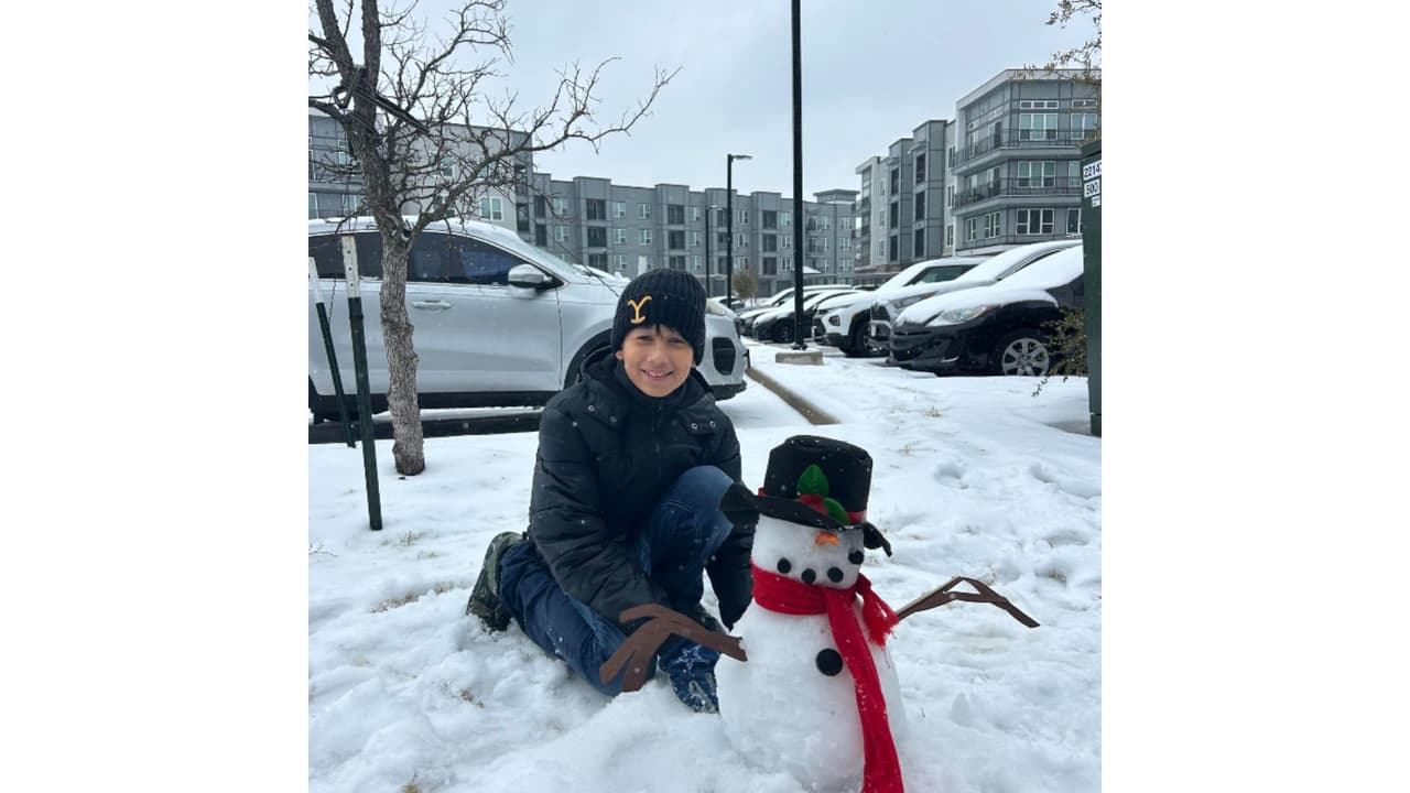 Jordan Yanez en Dallas, también hicieron su monito de nieve.