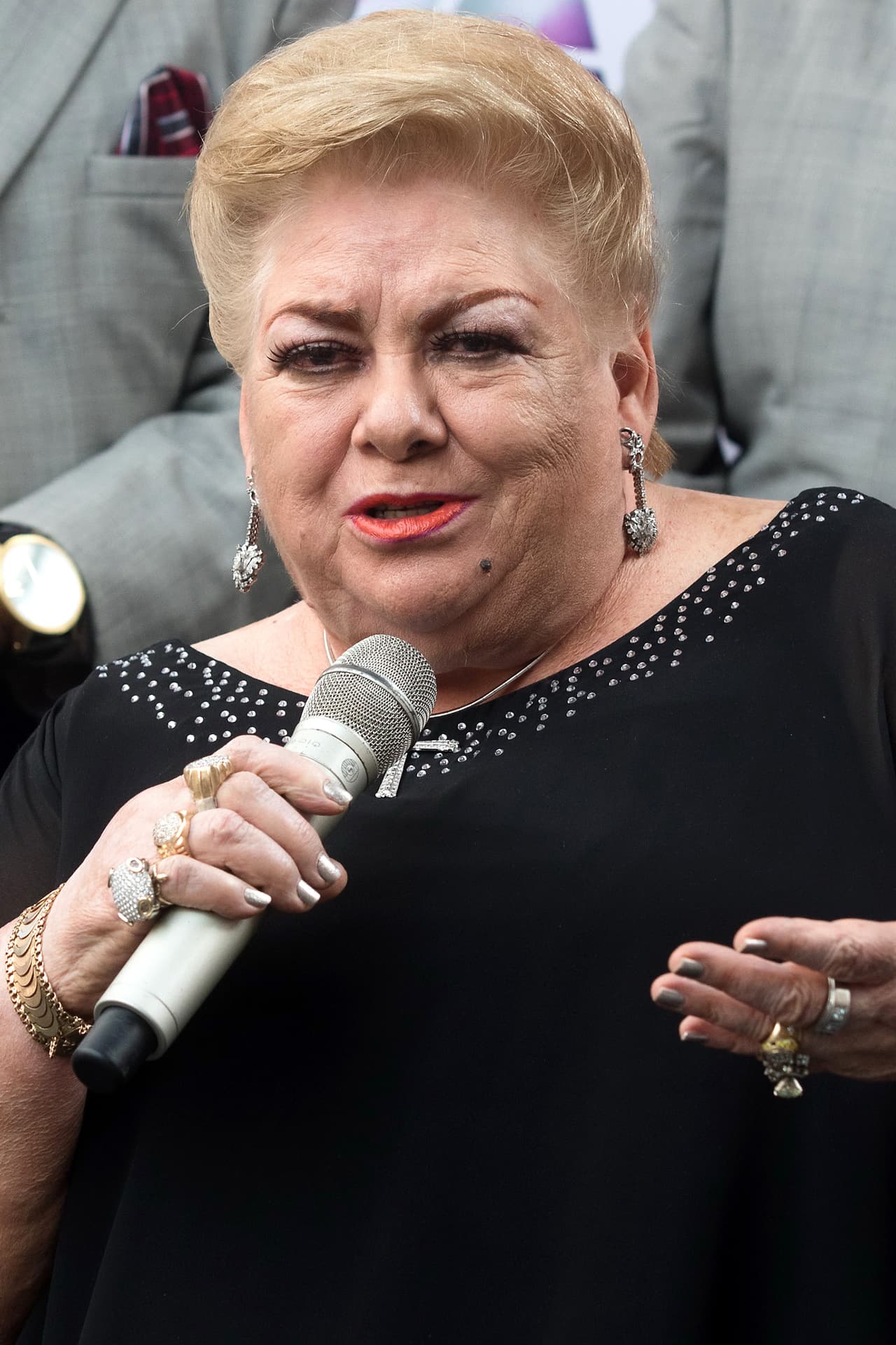 “Yo he trabajado, uno se da cuenta hasta que llega a la fiesta. Sí me ha tocado trabajar para ellos, son gente muy culta, mi respeto para ellos. Trabajo es trabajo”, había dicho 
<b>Paquita</b> en declaraciones que recoge Infobae.