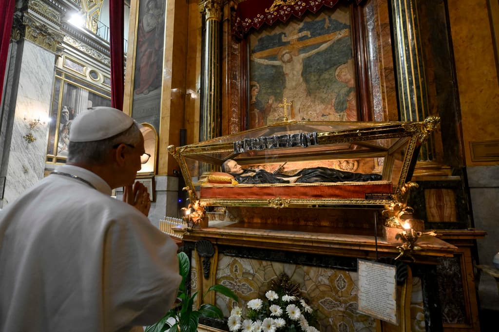 <h3 class="cms-H3-H3">Honores a un fraile agustiniano</h3>
<br>
<br>En el santuario, el papa también rezó ante los restos del beato Stefano Bellesini, un fraile agustiniano que murió en 1840.