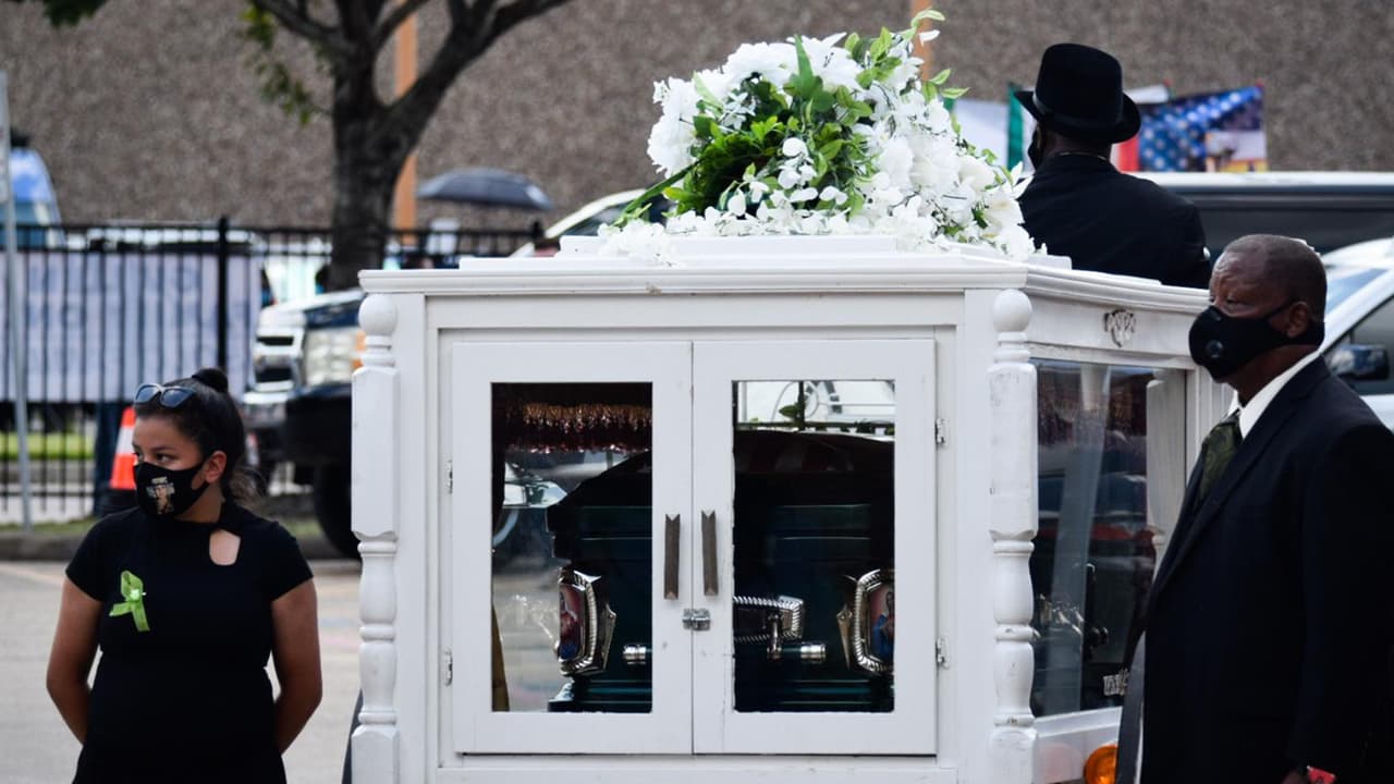El arribo de los restos de 
<b><a href="https://www.univision.com/local/austin-kakw/mi-nieta-era-muy-buena-abuela-de-vanessa-guillen-relata-el-ultimo-dia-que-vio-a-la-soldado">la soldado</a></b> se llevaron a cabo bajo estrictas medidas de seguridad.